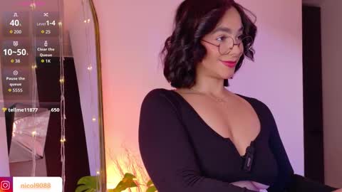 Leana online show from December 2025 10:27:01 PM