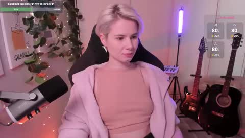 Snapshot of imnotmia chatting on February 2025 12:51:02 PM Mia online show from February 2025 12:51:02 PM