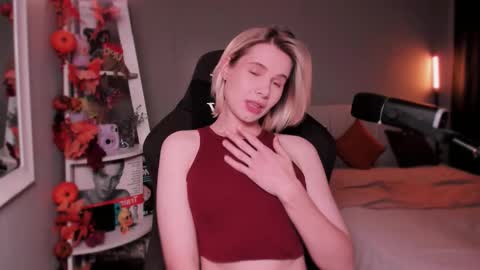 Mia online show from November 2025 08:47:02 AM