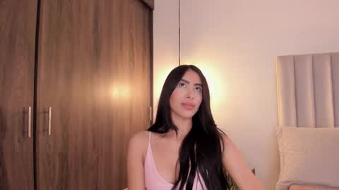 sarah online show from November 2025 09:32:01 PM