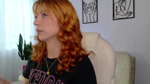 Sienna online show from September 2025 08:53:01 PM