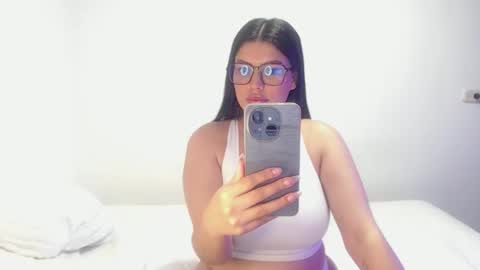 imsweetlips online show from October 2025 06:12:01 PM