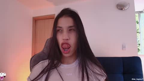 Snapshot of imtaylor__ chatting on November 2025 08:25:02 PM TAYLOR online show from November 2025 08:25:02 PM