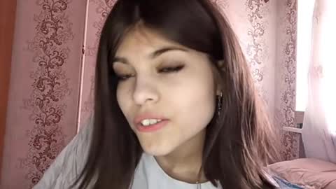 Mia online show from April 2026 10:42:01 AM