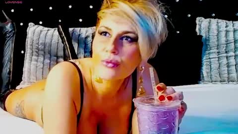 inanna_ishtar1 online show from April 2026 01:41:01 PM