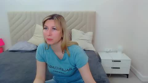 Snapshot of incredible_ariela chatting on May 2026 12:10:02 PM incredible_ariela online show from May 2026 12:10:02 PM
