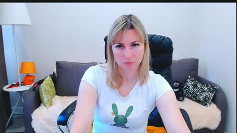 Snapshot of incredible_ariela chatting on July 2026 09:51:02 AM incredible_ariela online show from July 2026 09:51:02 AM