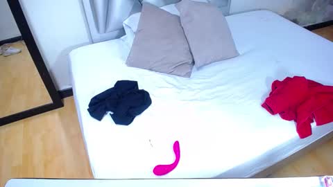 Snapshot of indian_whore18 chatting on February 2025 07:03:01 AM indian_whore18 online show from February 2025 07:03:01 AM