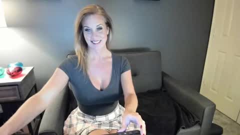 Snapshot of indianacooper chatting on January 2025 04:06:02 AM IndianaCooper - Showtimes - Mon-Fri 12pm and 930PM CST SatSun 930pm CST online show from January 2025 04:06:02 AM
