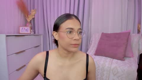 Snapshot of indiancutie_ chatting on December 2024 03:01:02 PM MIA online show from December 2024 03:01:02 PM