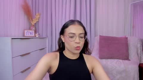Snapshot of indiancutie_ chatting on December 2024 02:19:02 PM MIA online show from December 2024 02:19:02 PM