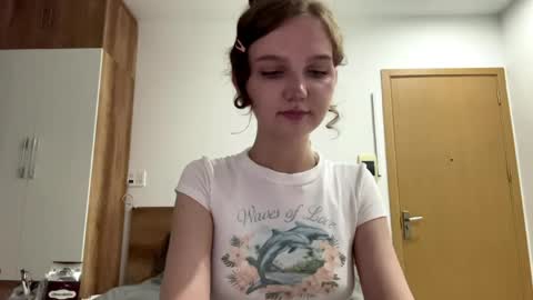 Snapshot of inellheinen chatting on May 2026 04:25:01 PM Viola online show from May 2026 04:25:01 PM