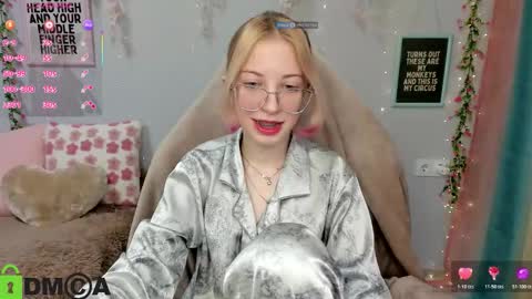 Mia online show from March 2026 02:12:02 PM