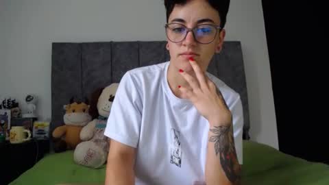 lyan onlyfans n linda online show from June 2026 01:37:01 PM