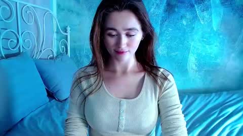 Lina online show from December 2025 12:35:02 PM