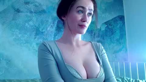 Lina online show from March 2026 01:39:02 PM