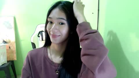 Snapshot of innocent_reign69 chatting on November 2025 06:24:02 PM Reign online show from November 2025 06:24:02 PM