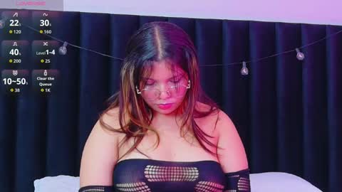 innocenthazel online show from October 2025 12:06:02 PM