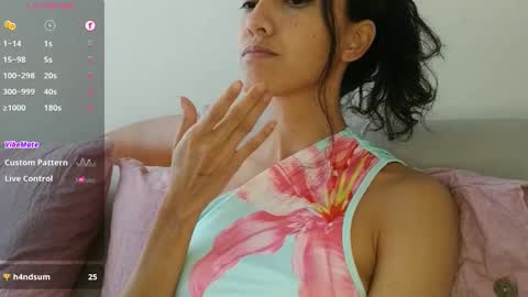 Laroa online show from September 2025 07:06:02 PM