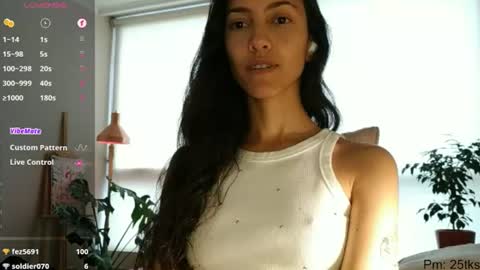 Snapshot of innocentlatiina chatting on June 2026 08:40:02 PM Laroa online show from June 2026 08:40:02 PM