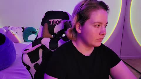 Snapshot of internetfairy_xo chatting on December 2024 03:20:02 PM Faye online show from December 2024 03:20:02 PM