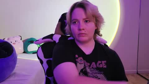 Snapshot of internetfairy_xo chatting on December 2024 07:48:02 PM Faye online show from December 2024 07:48:02 PM