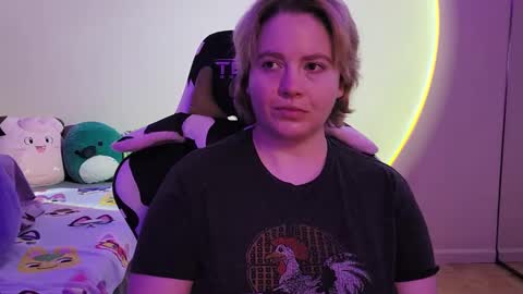 Snapshot of internetfairy_xo chatting on December 2024 08:58:02 PM Faye online show from December 2024 08:58:02 PM