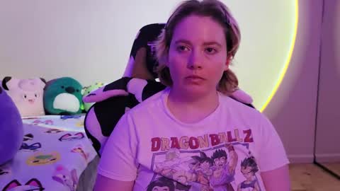 Snapshot of internetfairy_xo chatting on December 2024 11:06:02 AM Faye online show from December 2024 11:06:02 AM