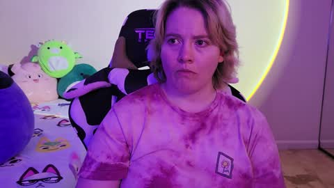 Snapshot of internetfairy_xo chatting on December 2024 09:30:02 PM Faye online show from December 2024 09:30:02 PM