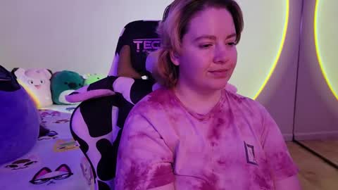 Snapshot of internetfairy_xo chatting on January 2025 06:10:01 AM Faye online show from January 2025 06:10:01 AM