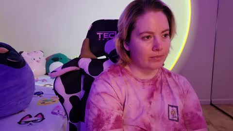 Snapshot of internetfairy_xo chatting on January 2025 05:32:02 AM Faye online show from January 2025 05:32:02 AM