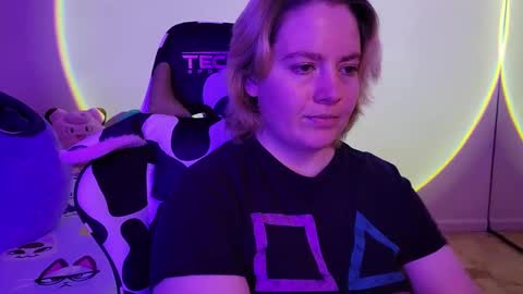 Snapshot of internetfairy_xo chatting on February 2025 03:54:01 AM Faye online show from February 2025 03:54:01 AM