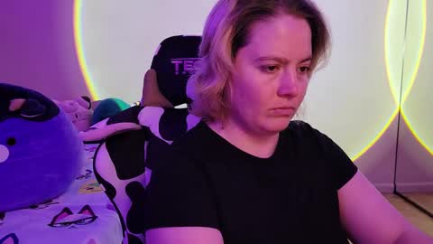 Snapshot of internetfairy_xo chatting on February 2025 04:15:02 AM Faye online show from February 2025 04:15:02 AM