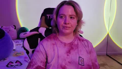 Snapshot of internetfairy_xo chatting on February 2025 07:39:02 AM Faye online show from February 2025 07:39:02 AM