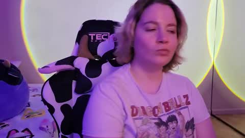 Snapshot of internetfairy_xo chatting on February 2025 08:51:02 AM Faye online show from February 2025 08:51:02 AM