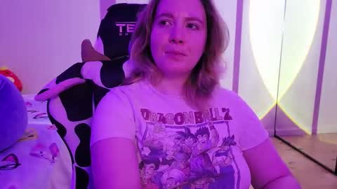 Snapshot of internetfairy_xo chatting on October 2025 04:24:01 AM Faye online show from October 2025 04:24:01 AM