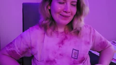 Snapshot of internetfairy_xo chatting on October 2025 02:34:01 AM Faye online show from October 2025 02:34:01 AM