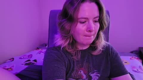 Snapshot of internetfairy_xo chatting on October 2025 08:53:01 AM Faye online show from October 2025 08:53:01 AM