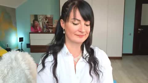 iracherrynow online show from November 2025 10:04:02 AM