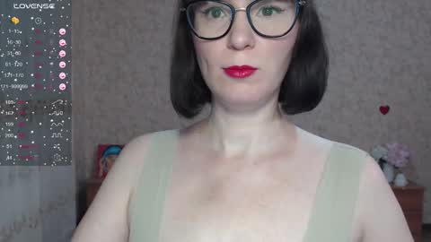 IrenLarasani online show from October 2025 02:01:02 PM