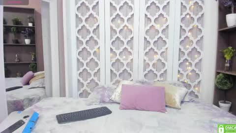 Snapshot of iriis_rosse chatting on January 2025 08:40:02 PM Iris Rosse online show from January 2025 08:40:02 PM