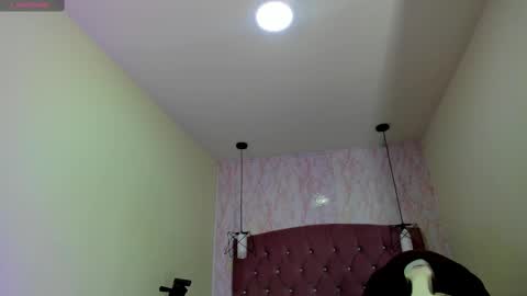 iris_77 online show from November 2025 07:12:01 PM