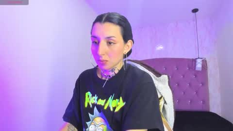 iris_77 online show from November 2025 05:35:02 PM