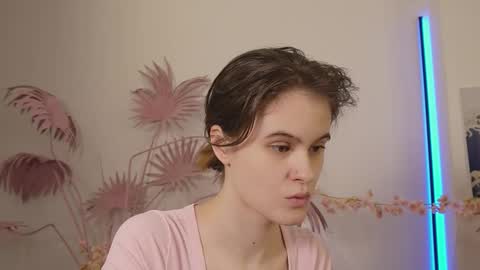iris_pure online show from September 2025 06:41:02 PM