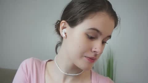 iris_pure online show from October 2025 06:46:02 PM