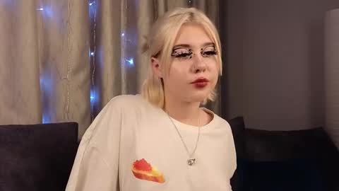 Snapshot of irisbarrington chatting on December 2024 08:29:01 PM Iris Day Maya night online show from December 2024 08:29:01 PM