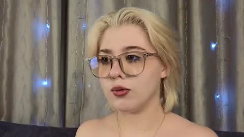 Snapshot of irisbarrington chatting on December 2024 05:10:01 PM Iris Day Maya night online show from December 2024 05:10:01 PM