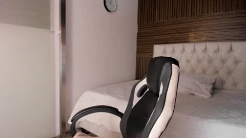 Iris Fyre  online show from June 2026 12:07:01 PM