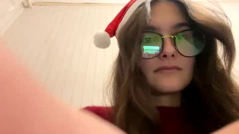 irisss31 online show from December 2024 05:03:01 PM