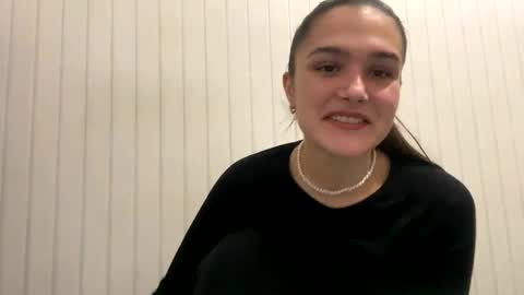 irisss31 online show from December 2024 07:07:02 PM
